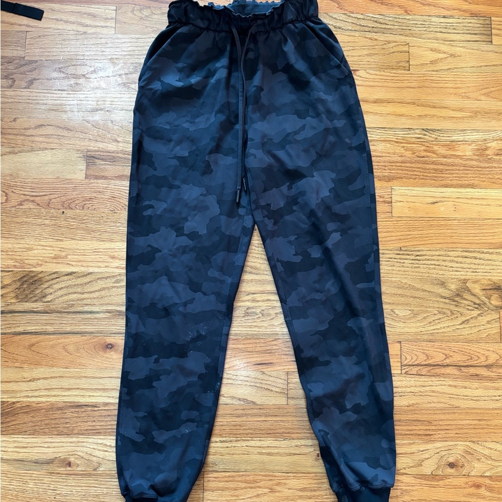 lululemon high rise Black Camo stretch joggers